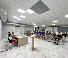 Встреча А. Антропова с тренерами и игроками сборной