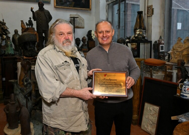 НФБР поблагодарила скульптора Тугаринова